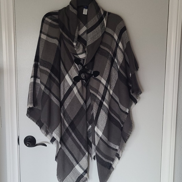 Apt 9 Ruana - Picture 1 of 6